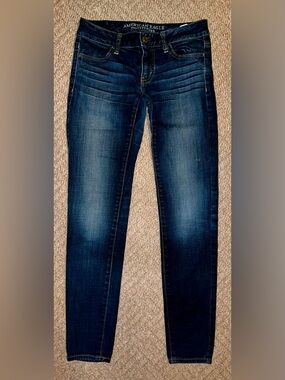 BUNDLE 5 for $50 👗👚 👖 
American Eagle Super Stretch Skinny Jeans size 2